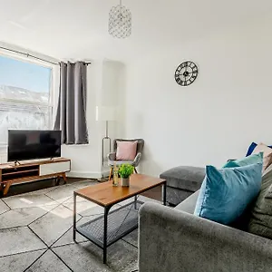 Bright 2br Flat, Forest Gate, East Apartamento Londres